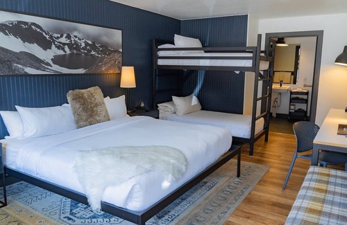 Winter Park Hotel | Idlewild King + Twin Bunks, Gravity Haus Winter Park, Outdoor Hot Tub, Central