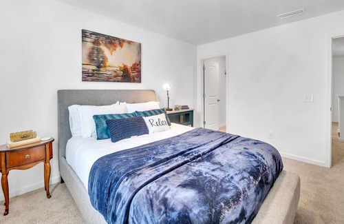 Charlotte House | Idlewild South Spacious~ 4BR + 6 Min drive Uptown