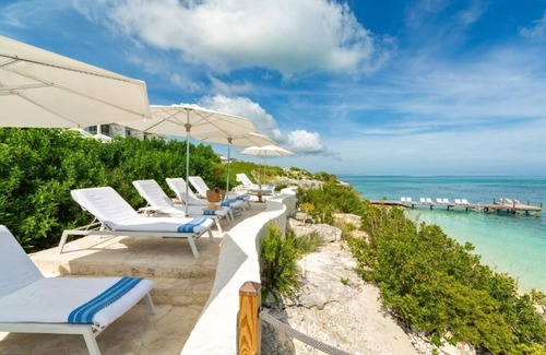 Providenciales Hotel | Idyllic Balcony Studio Perfect for Beachfront Tranquility Seekers
