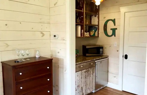 Fayetteville Cottage | Idyllic Cottage on a Working Farm Perfect for Weekend Getaways in Texas