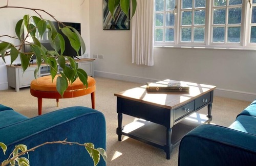 Twywell Cottage | Idyllic Country Retreat with Wow Views & Lush Pool