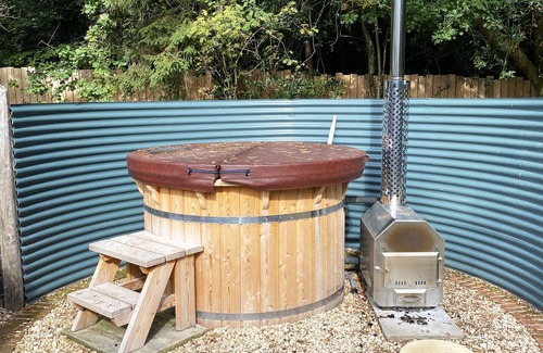 Wareham Cabin | Idyllic Forest Log Cabin with Hot Tub