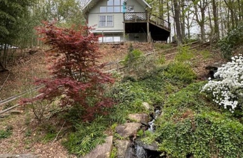 Swannanoa House | Idyllic Hillside Farmhouse