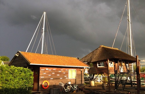 Schoorldam House | Idyllic holiday home in a beautiful location in a small harbor, Wifi