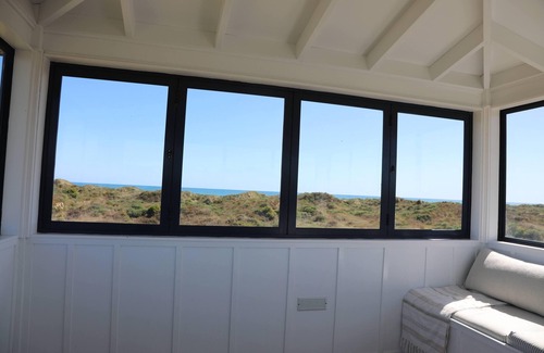 Waikawa Beach House | Idyllic ocean front beach house - Waikawa Beach