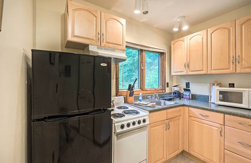 Roan Mountain Cabin | Idyllic Roan Mountain Cabin Across from Creek