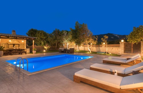 Kalamaki Villa | Iguana Villa