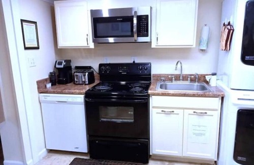 Douglasville House | Ike's Place - Come Stay, Work, and Play!