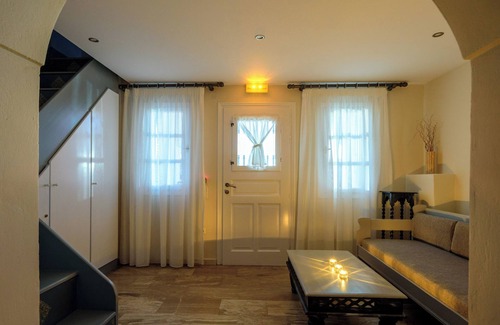 Pyrgos Hotel | Ikio Concept Santorini