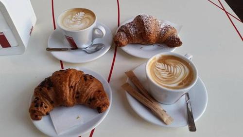 Vietri sul Mare House | Il balcone sul corso