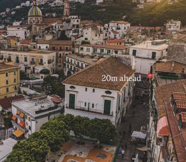 Vietri sul Mare House | Il balcone sul corso