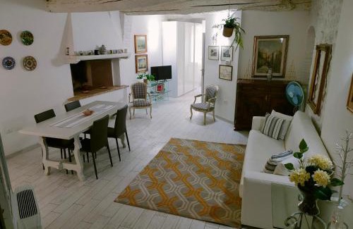 Trevi House | Il CORTILETTO Casa Vacanza Trevi