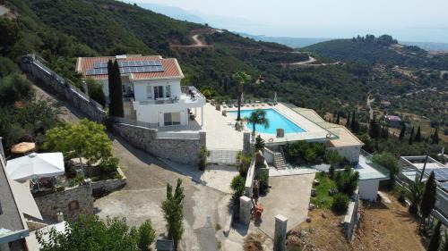 Nafpaktos House | IL Paradiso Vacation Rentals