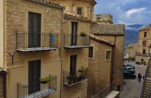 Gangi House | Il vicolo dei tetti