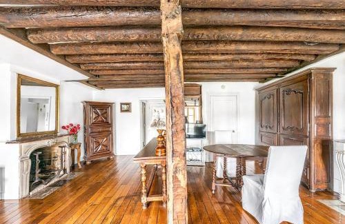 Notre Dame Apartment | Ile Saint Louis - Quai d'Orleans 2bdr by B'Your Home