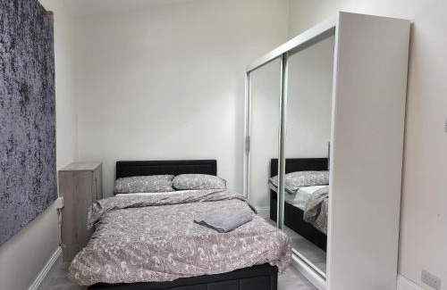Valentines Apartment | Ilford Town Centre Studio