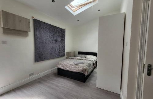 Valentines Apartment | Ilford Town Centre Studio
