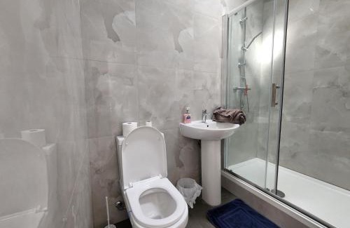 Valentines Apartment | Ilford Towncentre Large Studio