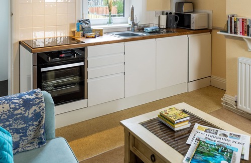 Ilkley Apartment | Ilkley Studio ** Sleeps 2 ** with Parking