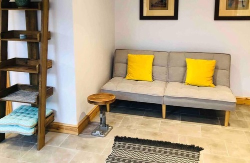 Haverfordwest Apartment | Immaculate 1-Bed Studio in Haverfordwest