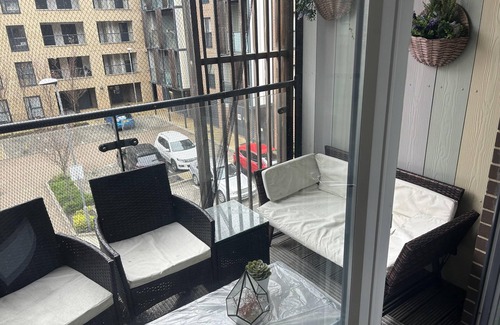 Brooklands Apartment | Immaculate 2-Bed Apartment in Romford