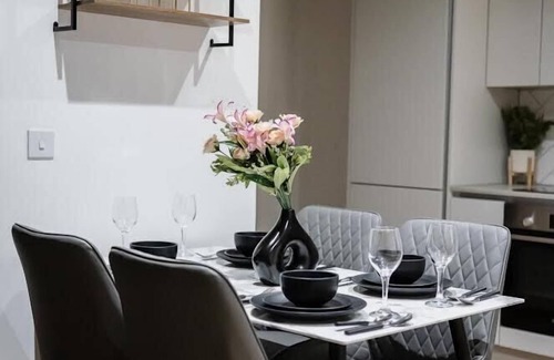 Poplar Apartment | Immaculate 2-Bed Apartment in Canary Wharf