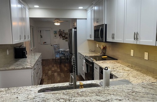 Trailer Estates Villa | Immaculate 3 bedroom villa: updated amenities on the Prestigious IMG Golf Course