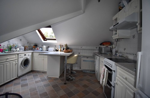 Winton Apartment | Immaculate 4-bed Apartment in Bournemouth & spa