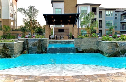 College Station Apartment | Immaculate Apartment w/King Bed &Resort Style Pool