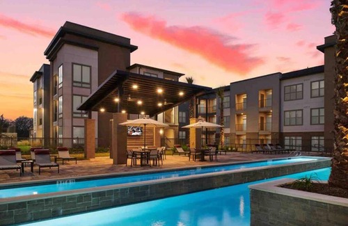 College Station Apartment | Immaculate Apartment w/King Bed &Resort Style Pool