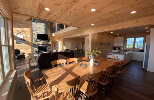 James Creek Cabin | Immaculate MountainLake Home!Epic view, HotTub,FirePit, Putting Green,Pickleball