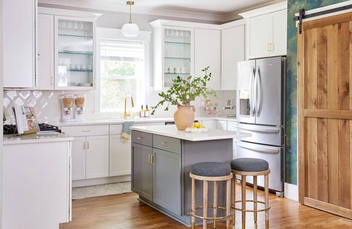 Downtown House | Immersive Home w/3 Kings, Hot Tub, Fire Pits, Arcade, Hidden Bookcase, Treasure Hunt