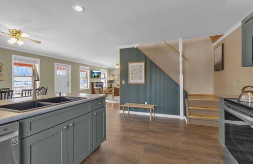Great Valley Cabin | Immersive Mountain Views : Ellicottville, Holiday Valley. Fireplace, King Beds.