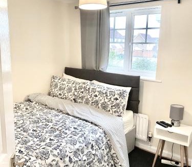 Thamesmead Apartment | Impeccable 2-Bed Apartment in London