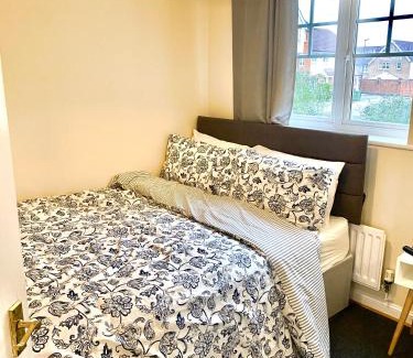 Thamesmead Apartment | Impeccable 2-Bed Apartment in London