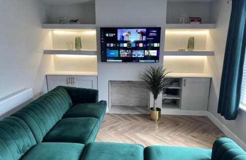 Walsall House | Impeccable 3-Bed House in Walsall