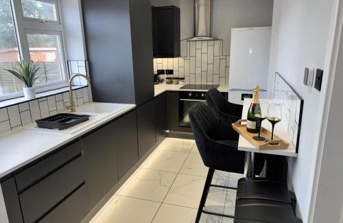 Walsall House | Impeccable 3-Bed House in Walsall