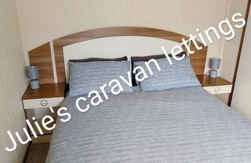 Walton on the Naze Cabin | Impeccable 2-Bed Lodge in Walton on the Naze