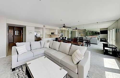 Imperial Beach Condo | Imperial Beach Club Unit 303 Oceanfront condo, direct beach access, pool, hot tub, & private balcony