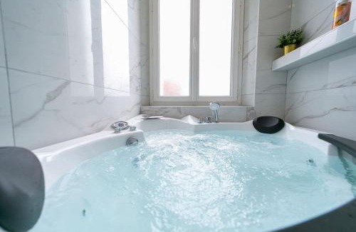 Avon Apartment | Imperial House 1850 Balnéo - Parking