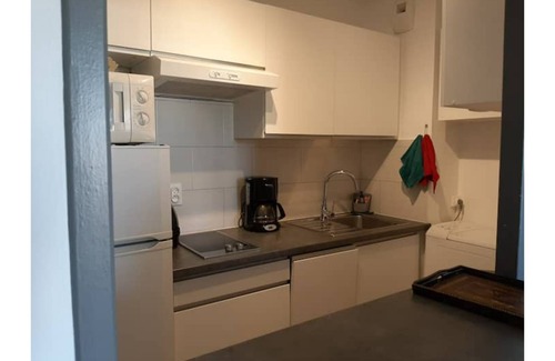 Hyeres City Centre Apartment | In a wooded park in the city center