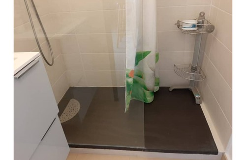 Hyeres City Centre Apartment | In a wooded park in the city center