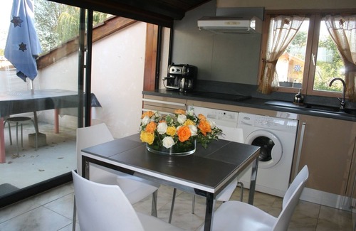 Villette-sur-Ain Apartment | In heart of the Rhône-Alpes, 4-person air-conditioned apartment, sheltered pool.