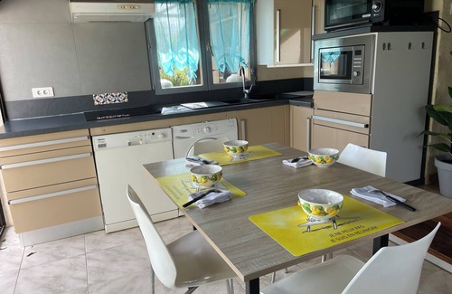 Villette-sur-Ain Apartment | In heart of the Rhône-Alpes, 4-person air-conditioned apartment, sheltered pool.