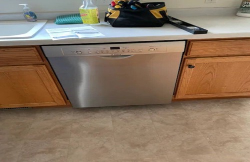 Kalona House | In Kalona-Near Pleasantview Home, Hospital, Iowa, and Kinnick Carver WiFi-Garage