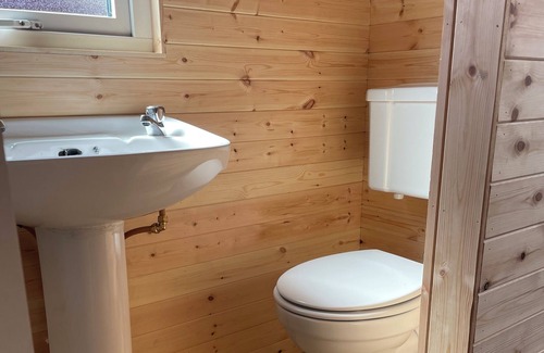 Ballydehob Cabin | In the heart of Ballydehob,West Cork. pubs, restaurants shop and beaches.