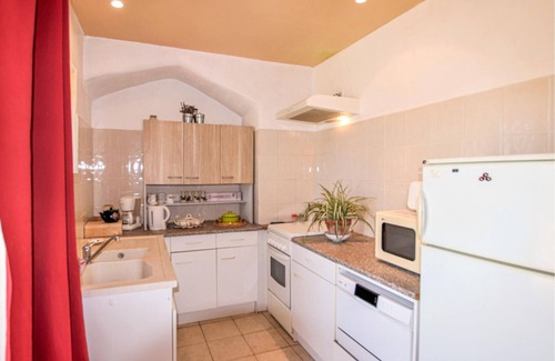 Comps House | In the heart of the Drôme des Collines, on the heights of the hamlet of Comps, known for its fully r