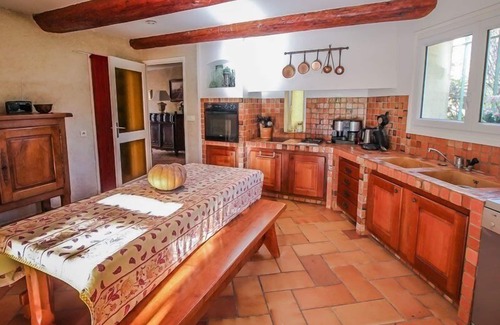 Grambois House | In the heart of the Luberon, spacious house in Grambois, private pool.