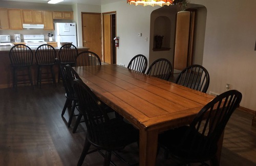 Geneva House | In the heart of the Ohio Wine Country! 10 minutes to Lake Erie!