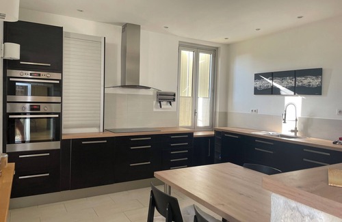 Redessan House | In the heart of the village, large family home 380 m2 with swimming pool